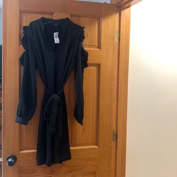 Ann Taylor Dresses & Skirts - NWT Ann Taylor Cold Shoulder Dress - Size M